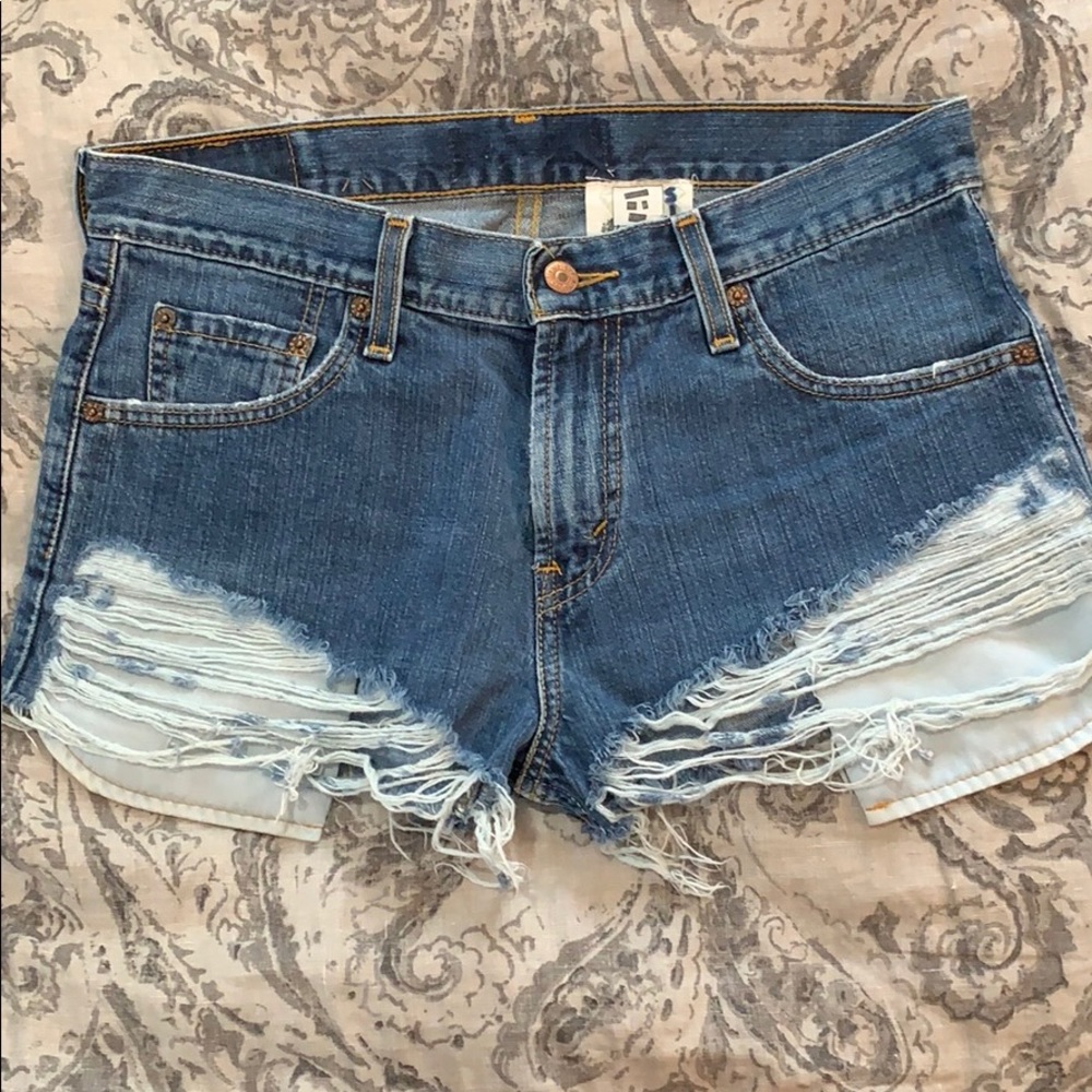 Levi’s Low Waisted Ripped Shorts